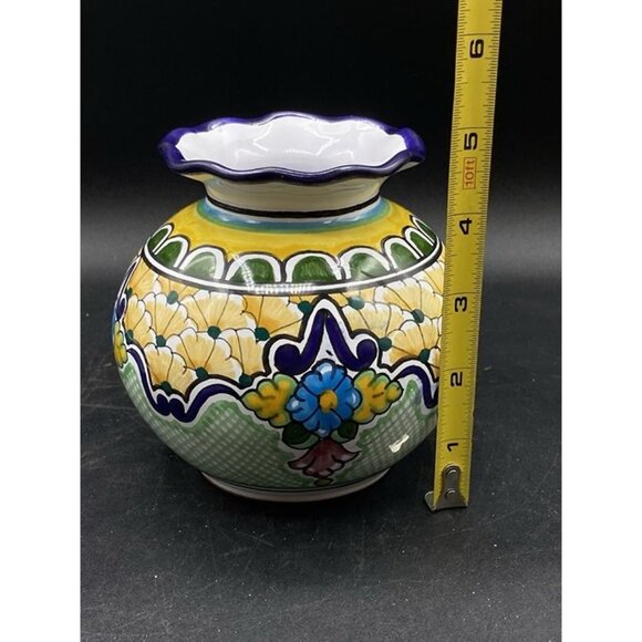 Mexican Puebla Talavera Signed Hernandez Folk Art Pottery Vase Ruffled 4 3/4” - Picture 2 of 10